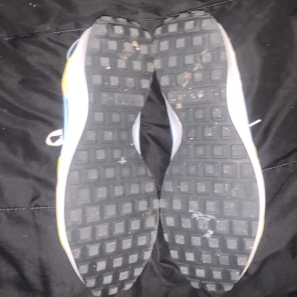 Nike Shoes - Picture 3 of 4